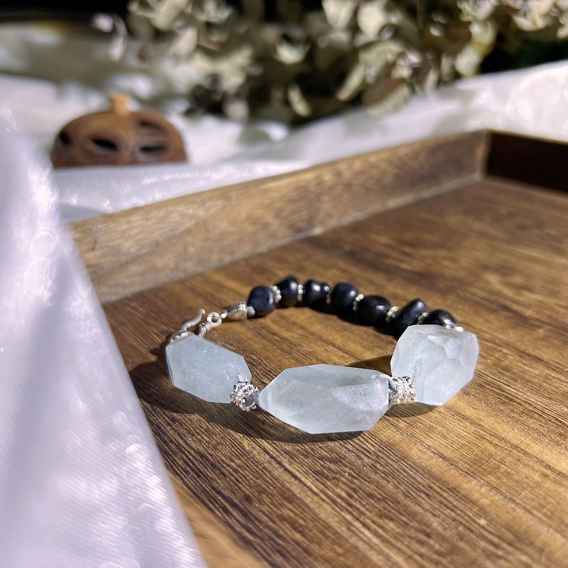 Lanyu memory. Aquamarine Black Stone Crystal Bracelet Design - Bracelets - Crystal Blue