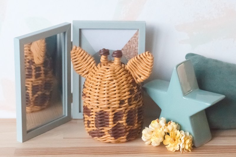 Small giraffe wicker box, gift for kids - Storage - Paper Yellow