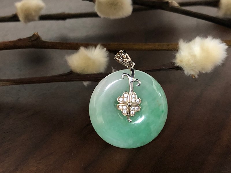 Fast shipping natural Burmese jade jade safe buckle 925 Silver pendant head four-leaf clover - Necklaces - Jade Green