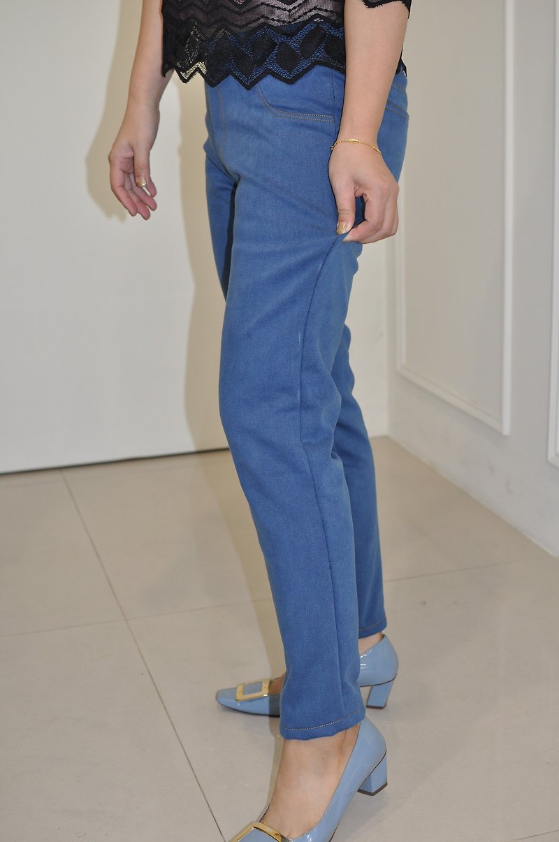 Flat 135 X 台灣設計師系列 100%棉淺丹寧藍色內鋪棉牛仔布料 - 女西裝外套 - 棉．麻 藍色