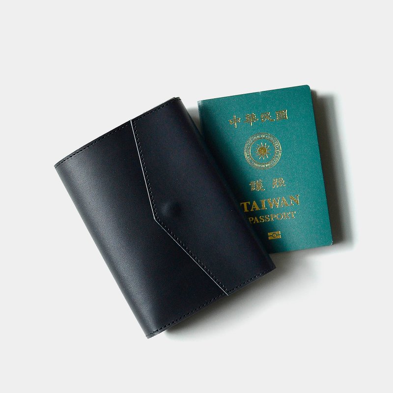 [Souvenir after entering the mountain] Black leather passport holder Leather passport holder is a must for traveling abroad - ที่เก็บพาสปอร์ต - หนังแท้ สีดำ