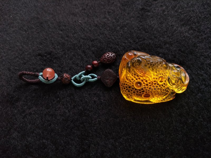 Cai Yijing custom-made [three-legged gold 蟾] Amber natural amber gold baibao lucky custom package hanging - สร้อยคอ - เครื่องเพชรพลอย สีทอง