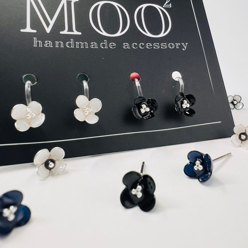 Handmade crystal flower earrings black and white mini flower earrings gift - Earrings & Clip-ons - Other Materials 