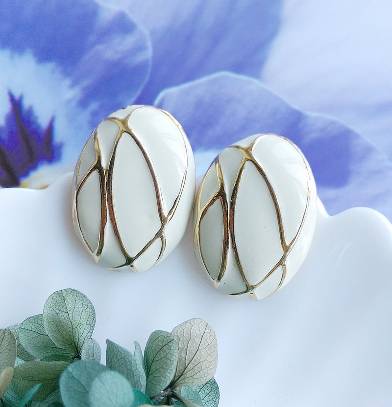 Vintage Jewelry 西洋古董飾品 復古 簡約 白琺瑯 知性 針式耳環 - 耳環/耳夾/耳骨夾 - 其他金屬 透明
