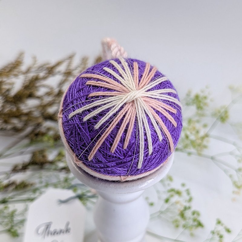 [Ready Stock] Moxa Temari Ball Sachet-Purple Pine Leaves - พวงกุญแจ - ผ้าฝ้าย/ผ้าลินิน สีม่วง