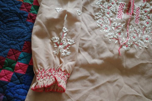 特別値下げ 美品 ヴィンテージ ハンガリー刺繍ブラウス ヴィンテージ 特別なモーブ色 ハンガリー製ハンドメイド刺繍ブラウス