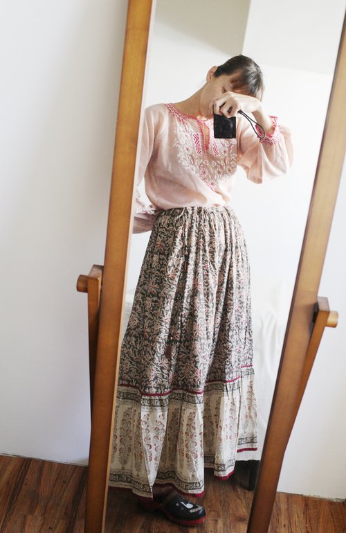 特別値下げ 美品 ヴィンテージ ハンガリー刺繍ブラウス ヴィンテージ 特別なモーブ色 ハンガリー製ハンドメイド刺繍ブラウス