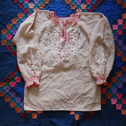 特別値下げ 美品 ヴィンテージ ハンガリー刺繍ブラウス ヴィンテージ 特別なモーブ色 ハンガリー製ハンドメイド刺繍ブラウス