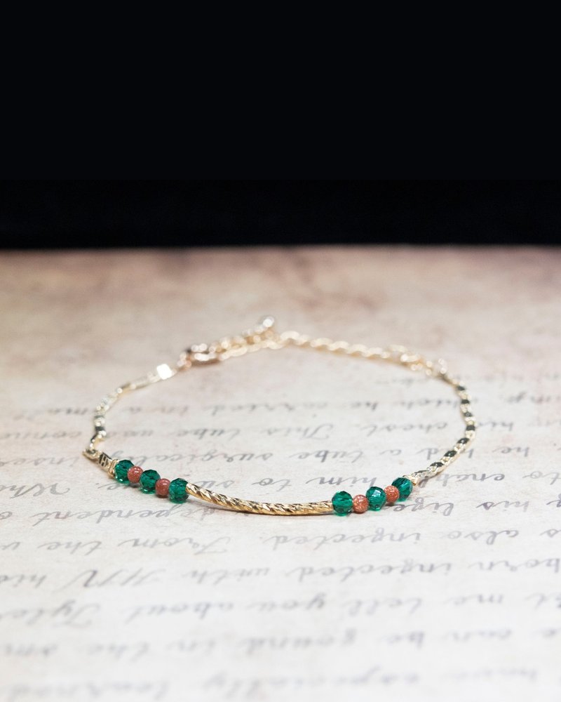 【靜謐之光/Light of Serenity】釋放緊張情緒綠尖晶水晶手鍊 - 手鍊/手環 - 水晶 