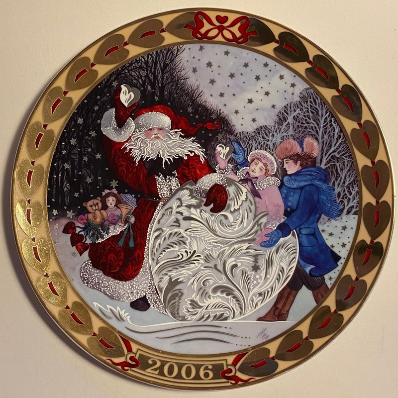 Christmas decorative plate, Royal Copenhagen, 26 cm - จานและถาด - เครื่องลายคราม ขาว