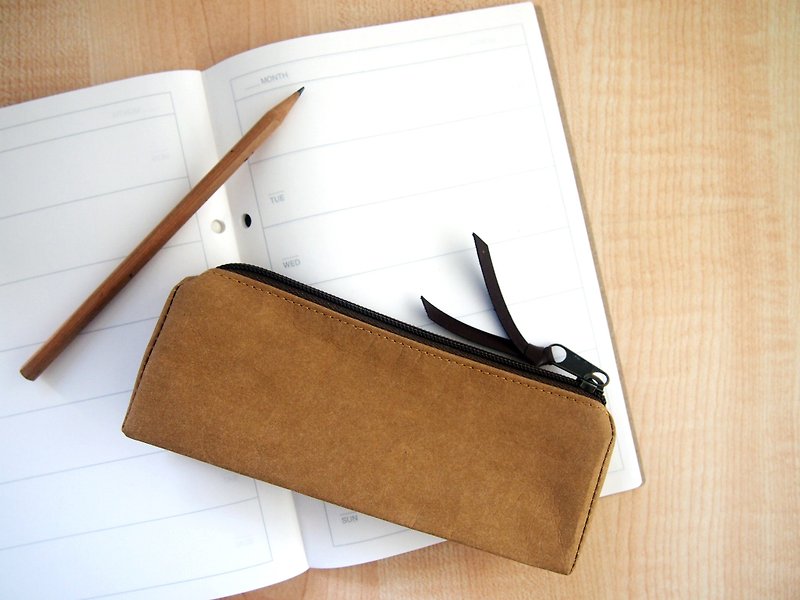 Washable Paper Zipper Pouch, Pencil Pouch, Pencil Case - กล่องดินสอ/ถุงดินสอ - กระดาษ สีนำ้ตาล