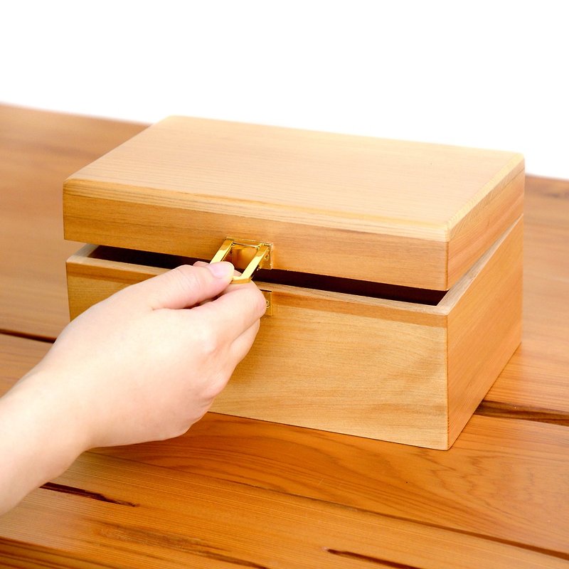 台灣檜木收藏盒|溫潤黃金色彩的實木萬用收納木盒 - 收納箱/收納用品 - 木頭 金色