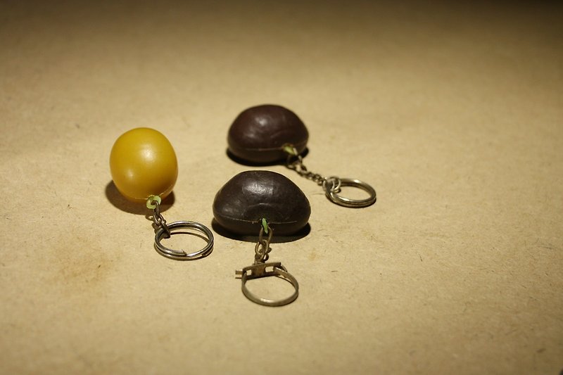 Antique key ring chestnut and olive purchased from the mid-20th century in the Netherlands - ที่ห้อยกุญแจ - พลาสติก สีนำ้ตาล