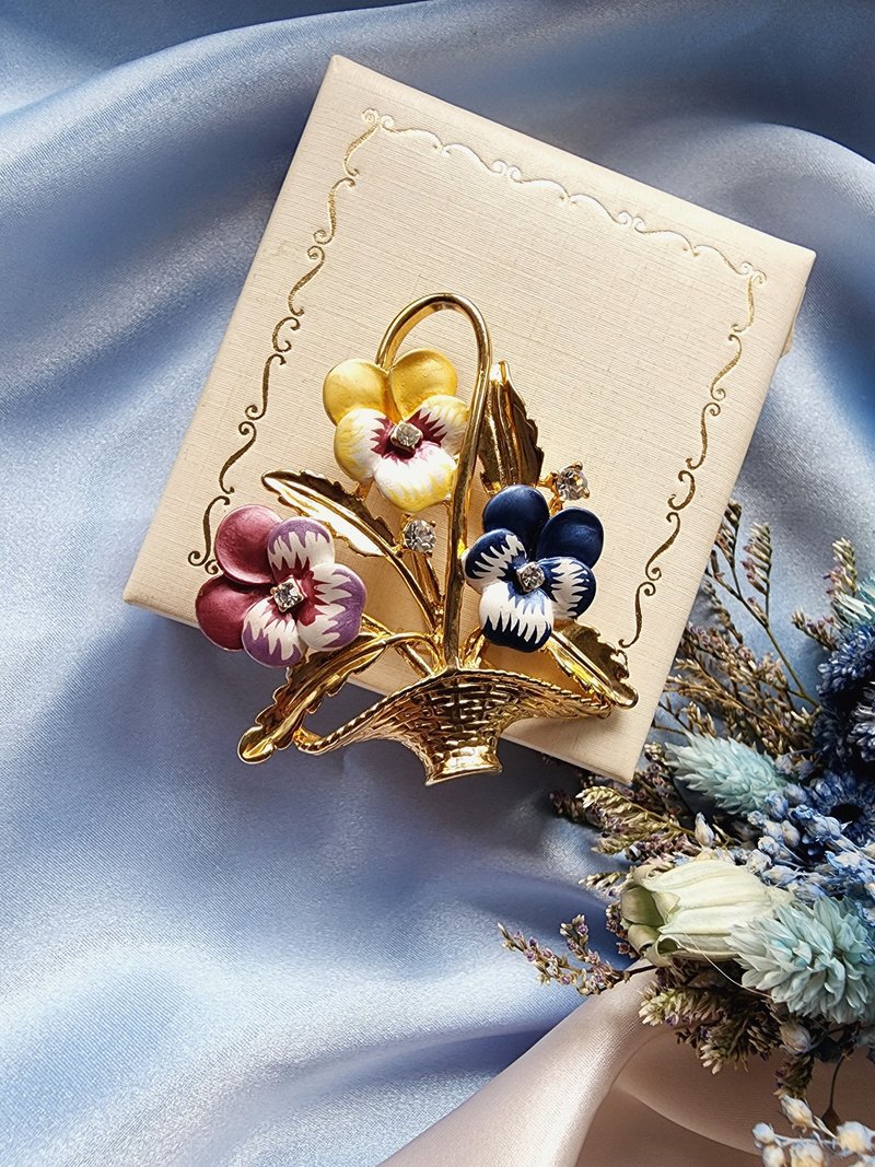 美國西洋古董飾品 / 萊茵三色堇琺瑯花籃胸針/別針/復古首飾 - 胸針 - 其他金屬 