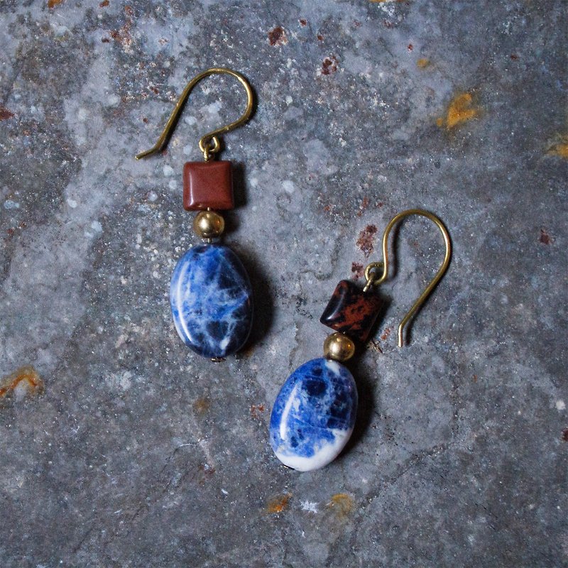 Red ochre blue stone earrings - can be used as clip earrings - ต่างหู - วัสดุอื่นๆ สีน้ำเงิน