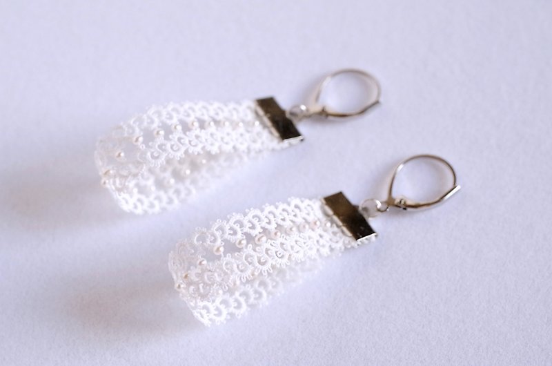 Tatting and freshwater pearl earrings<jasmine> - Earrings & Clip-ons - Cotton & Hemp White