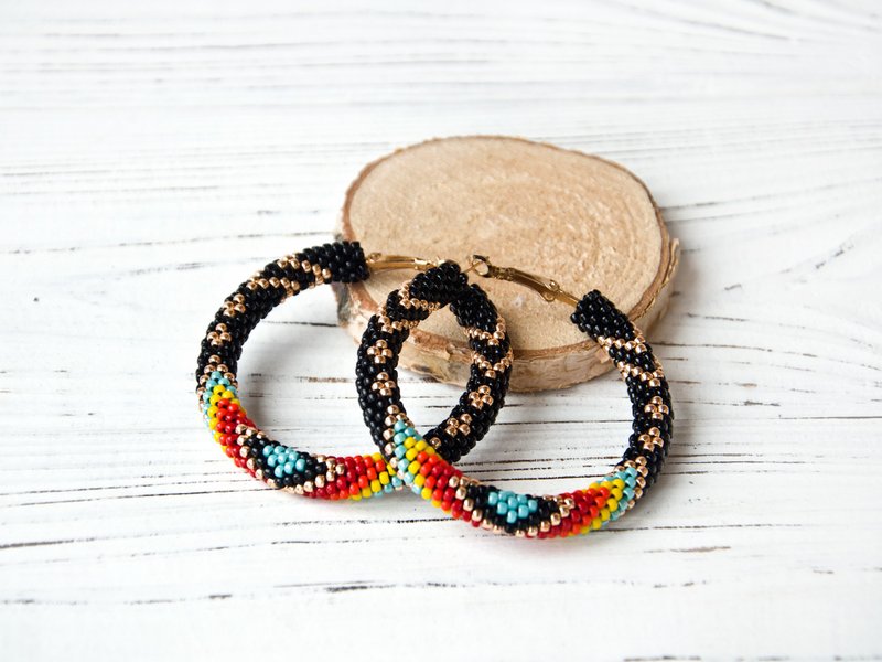 Black big hoop earrings, Beaded hoops - ต่างหู - แก้ว สีดำ