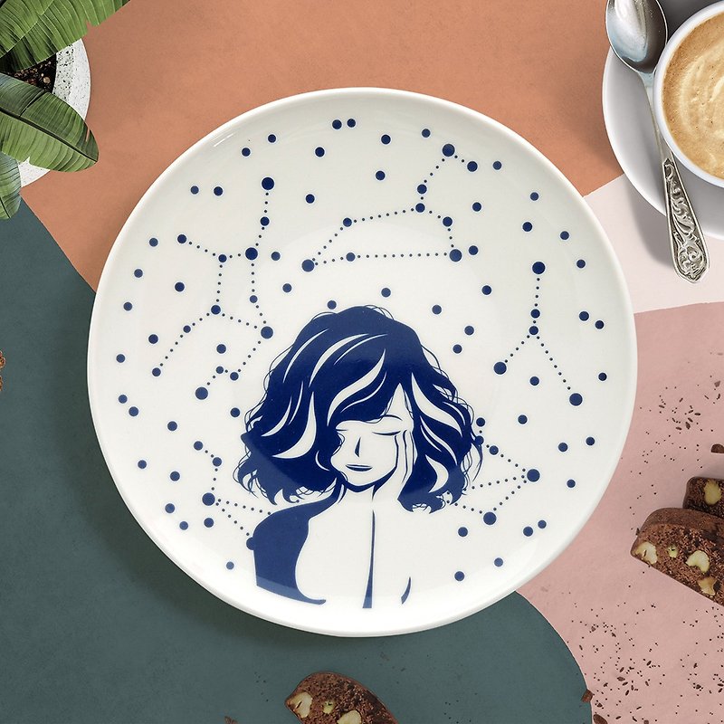 Lost star (9 inch plate) - Plates & Trays - Porcelain White