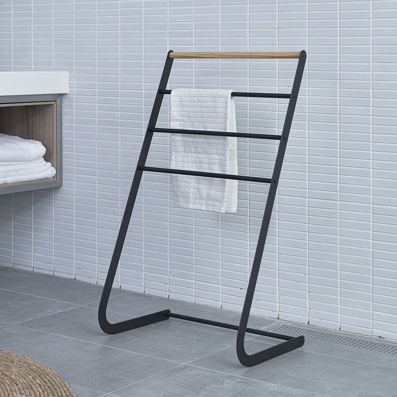 【Sim'n Coz】Wood Grain Texture Towel Rack (Black) - อุปกรณ์ห้องน้ำ - โลหะ สีดำ