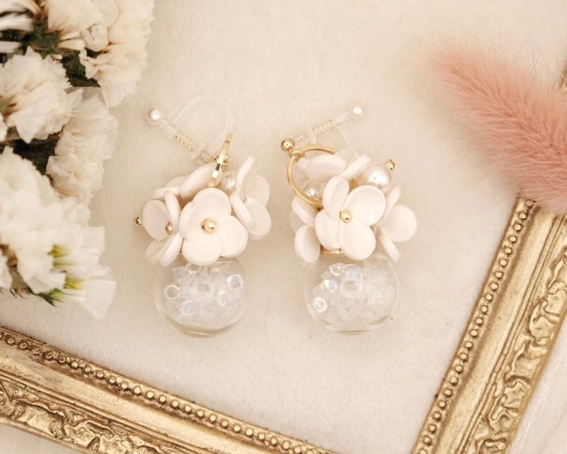 Star Snow Crystal Ball-Short soft pottery earrings/earrings/handmade earrings, ear pins , Clip-On, golden Christmas - ต่างหู - ดินเหนียว ขาว