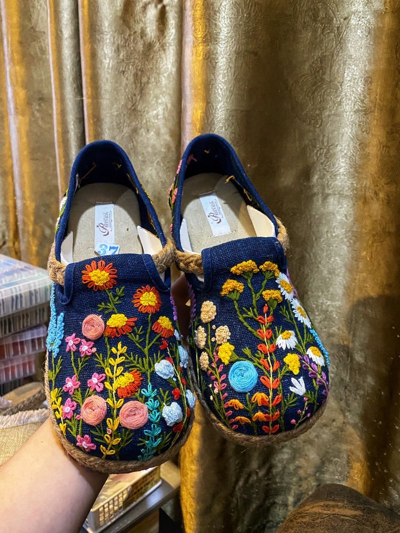 Hand-embroidered shoes with floral braids - รองเท้าส้นสูง - งานปัก 