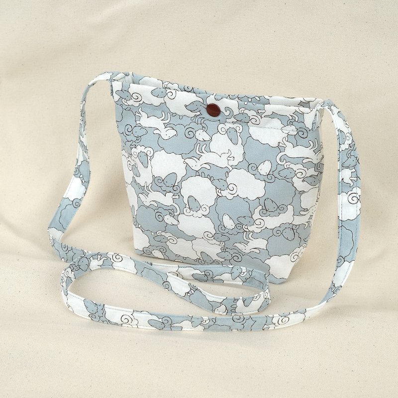 [Limited] Blue Sheep Sling Bag - กระเป๋าแมสเซนเจอร์ - ผ้าฝ้าย/ผ้าลินิน สีน้ำเงิน