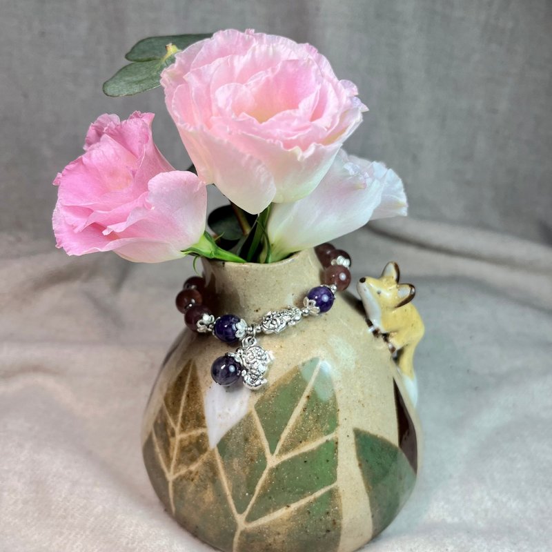 A Lu fox pottery pottery free lucky strawberry Pixiu crystal bracelet/unique gift original handmade - เซรามิก - ดินเผา หลากหลายสี