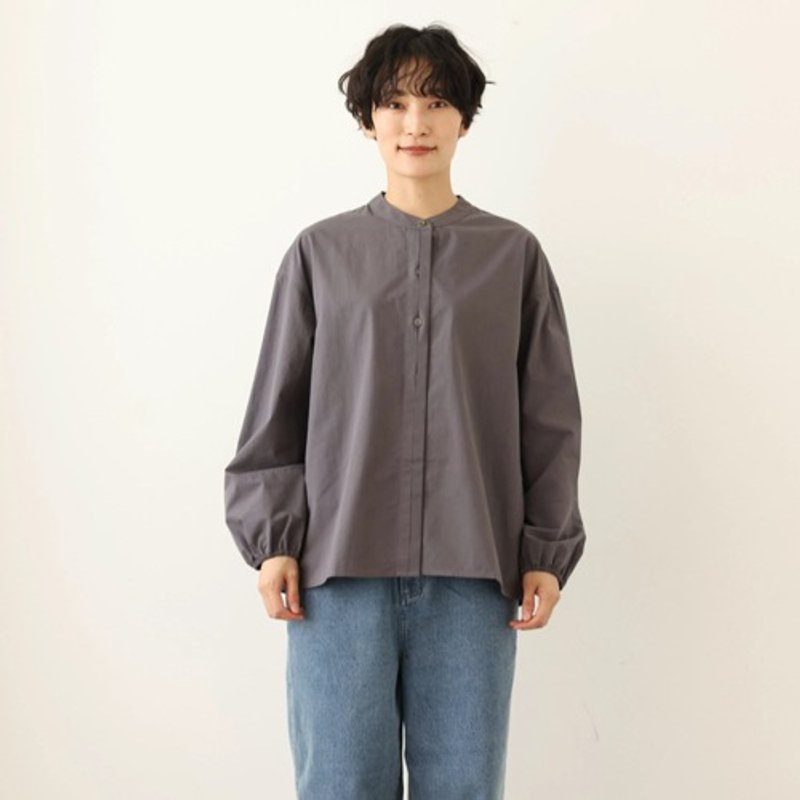 A hand-collared blouse that can be used for everyday wear or special occasions. Shirt blouse, gray, 240927-3 - Women's Tops - Cotton & Hemp 