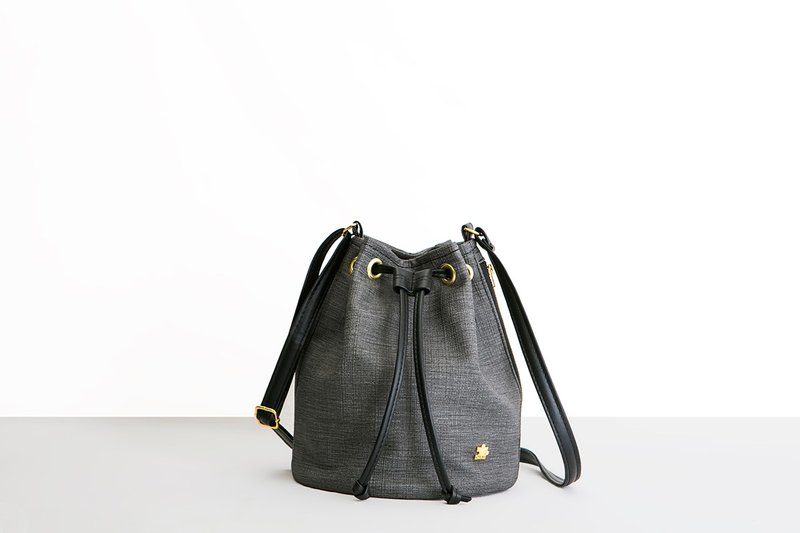 Taiwan Original/CLM Vegan Leather/Lightweight Bucket Bag-Smoke Gray Black - กระเป๋าแมสเซนเจอร์ - วัสดุอีโค สีดำ