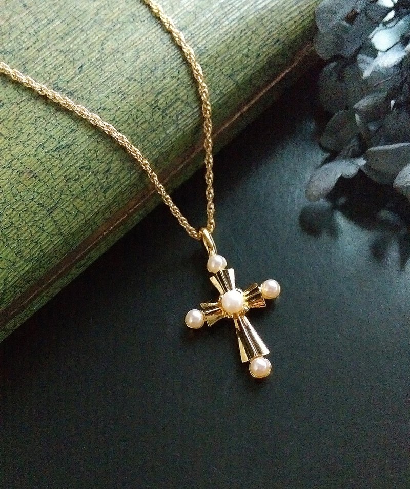 【西洋アンティークジュエリー】エイボンゴールドトーン 立体感のある繊細なイミテーションビーズクロスネックレス - ネックレス - 金属 ゴールド