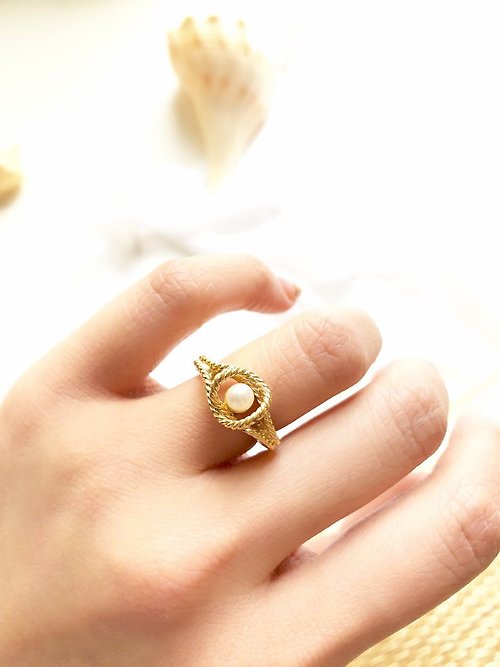BOITE LAQUE Vintage Pearl 14k Gold Plated Adjustable Ring