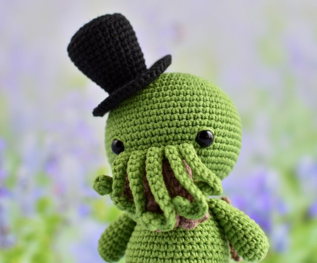 Cthulhu crochet / Top hat Cthulhu / Cthulhu art / Lovecraft