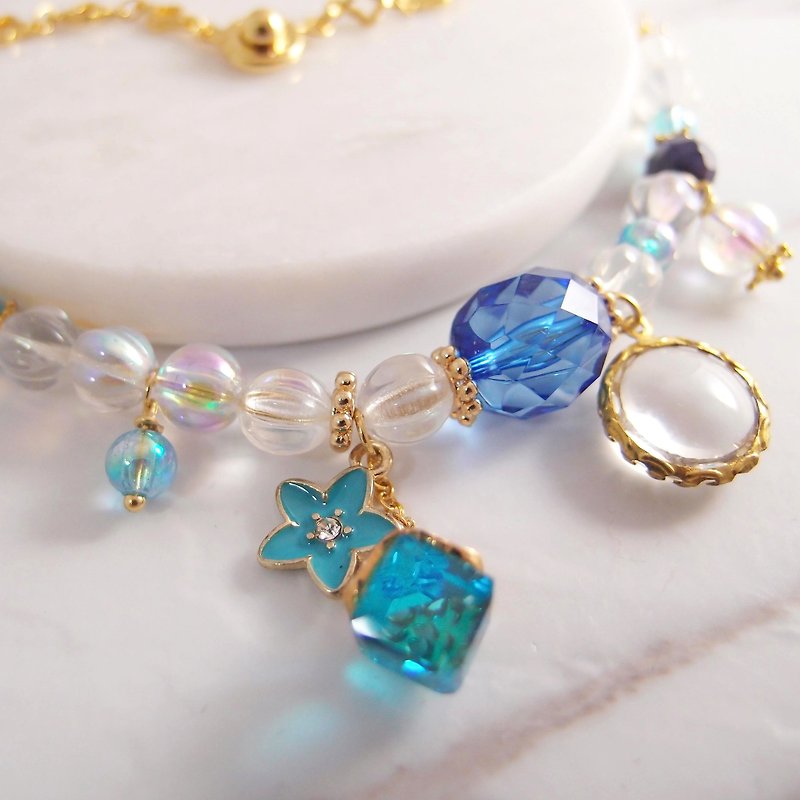 Bracelet. Soda blue x tinkling pound x Japan bloom pearl bracelet x color gold plated chain - สร้อยข้อมือ - โลหะ สีน้ำเงิน