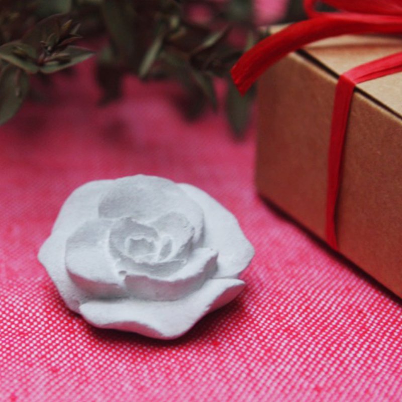 Lovely Rose - Brooch & Diffuser Stone - เข็มกลัด - ปูน สีเทา