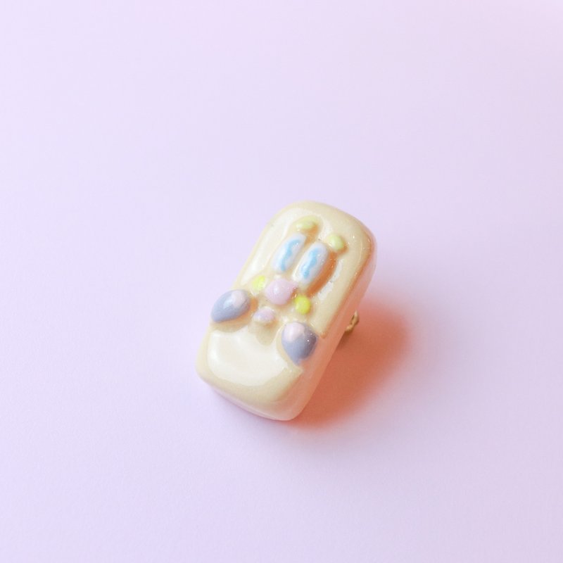 ㄉㄨㄞㄉㄨㄞ ceramic badge unique safety pin brooch badge badge jewelry cute pin kignjun - Brooches - Porcelain Multicolor