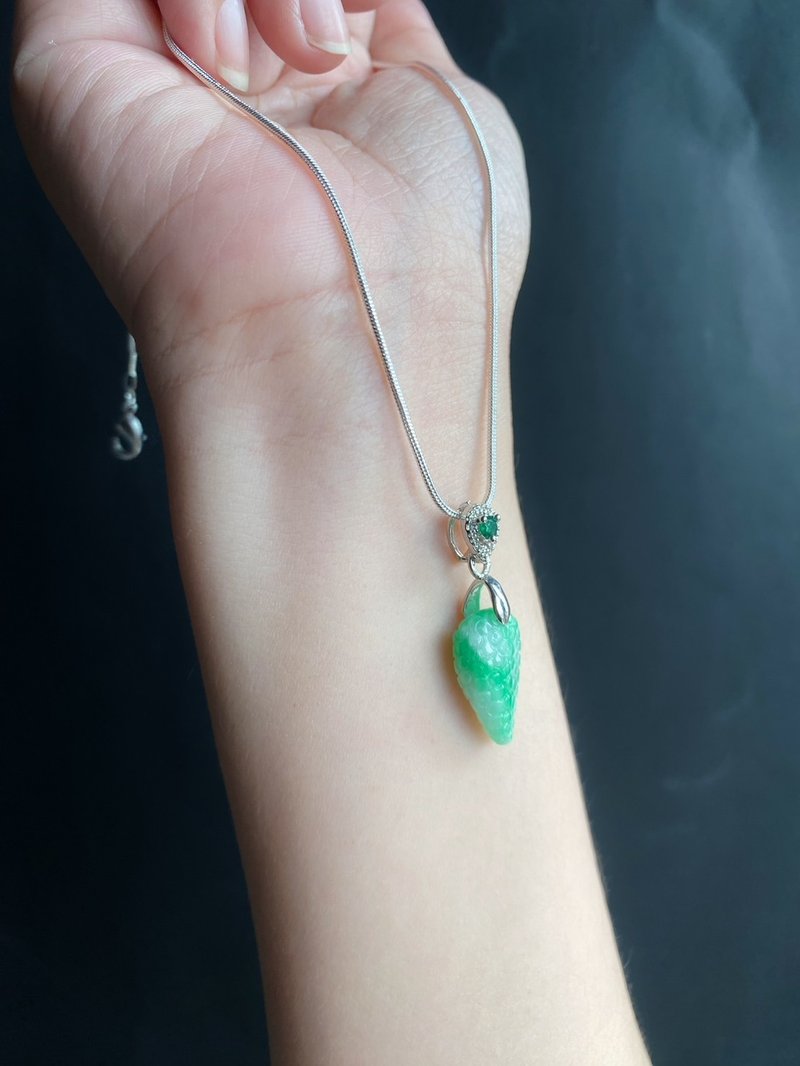 Rich natural Burmese jade jade sun green grape necklace gift elder gift birthday gift - พวงกุญแจ - หยก สีเขียว