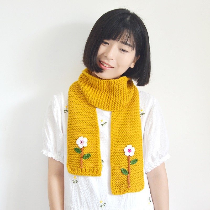 Sen department manual crochet flower wool scarf fresh collar - ผ้าพันคอ - เส้นใยสังเคราะห์ สีเหลือง