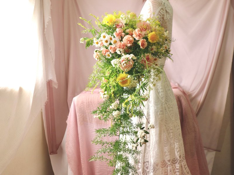 鮮花捧花 水滴捧花 結婚捧花 新娘捧花 瀑布捧花 客製捧花 花禮 - 乾燥花/永生花 - 植物．花 