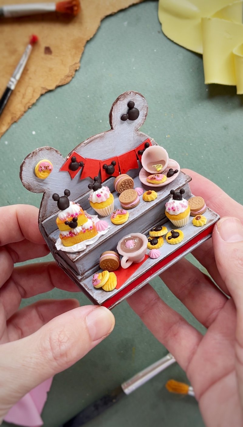 Miniature shelf with themed pastries and decor - 公仔/玩偶 - 其他材質 多色