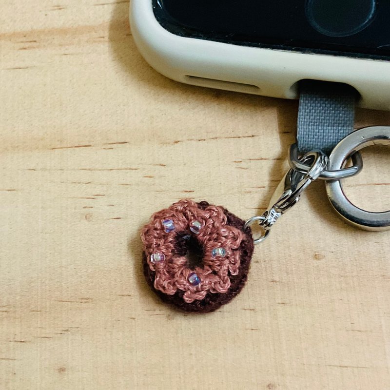 [Handmade Jewelry Series] Crocheted Caramel Donut Mini Pendant Keychain - พวงกุญแจ - งานปัก สีนำ้ตาล