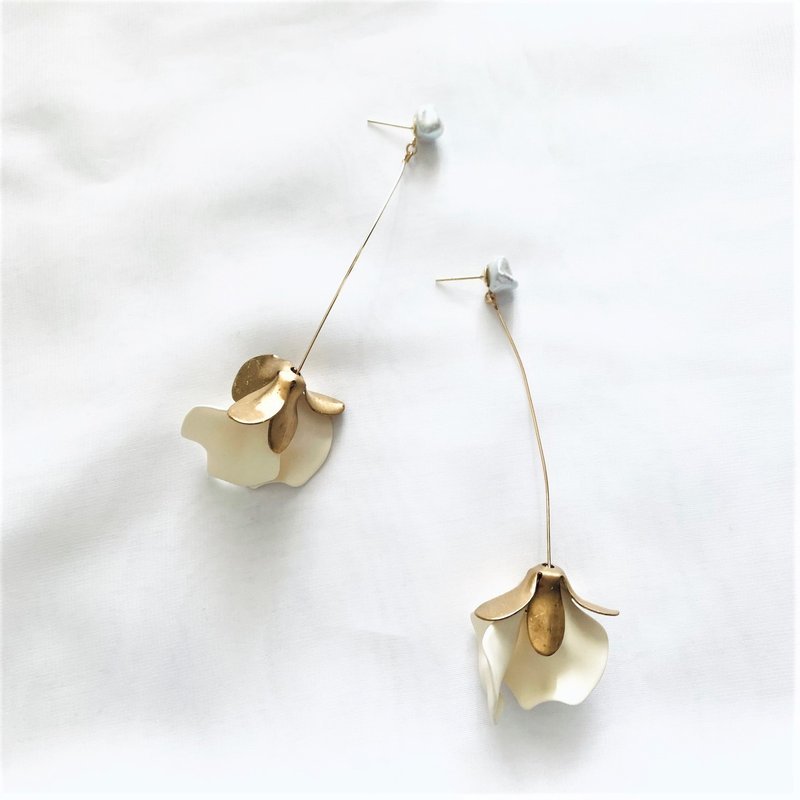 Brass and white petal long earrings - Earrings & Clip-ons - Copper & Brass Gold