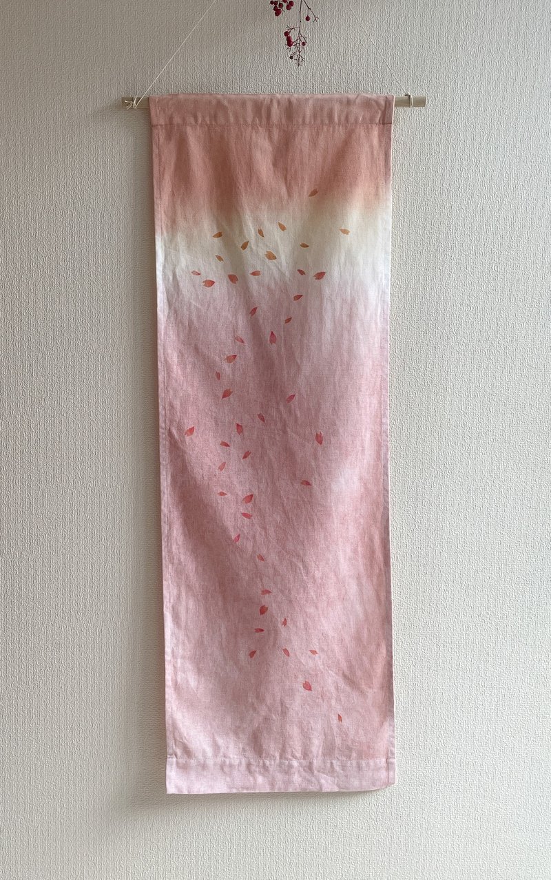日本製 桜散る Sakura Tapestry cherry blossom Mud dyed 泥染タペストリー　型摺り染 sunset - 壁貼/牆壁裝飾 - 棉．麻 粉紅色