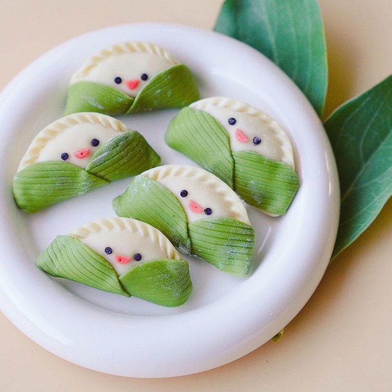 Meiji steamed buns, live mushrooms, and pig-shaped dumplings in a box of 20 - Prepared Foods - Other Materials 