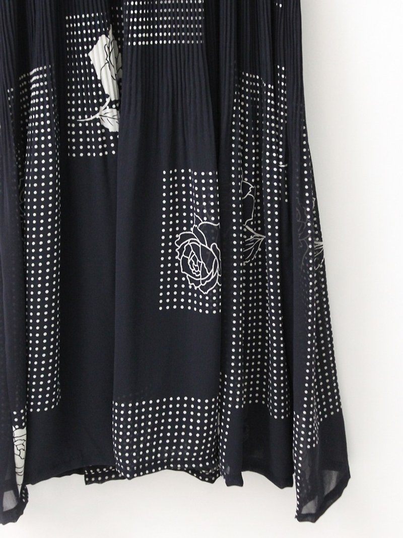【RE0614D1277】初夏日本製復古黑色點點玫瑰花短袖古著洋裝 - 洋裝/連身裙 - 聚酯纖維 黑色