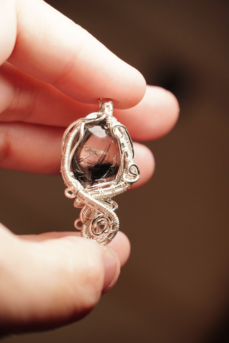 **Black-haired crystal pendant/little naughty**with leather rope Bronze braided art Bronze to avoid evil - สร้อยคอ - คริสตัล สีดำ