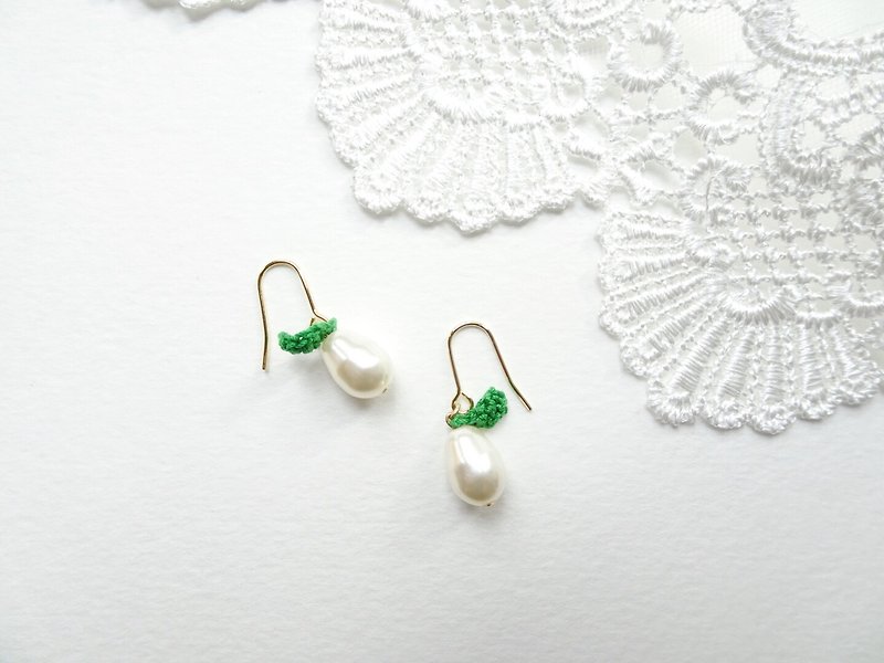 Tatting Lace Swarovski Earrings - Simple Style (Can change to clip-on earrings) - Earrings & Clip-ons - Other Materials White