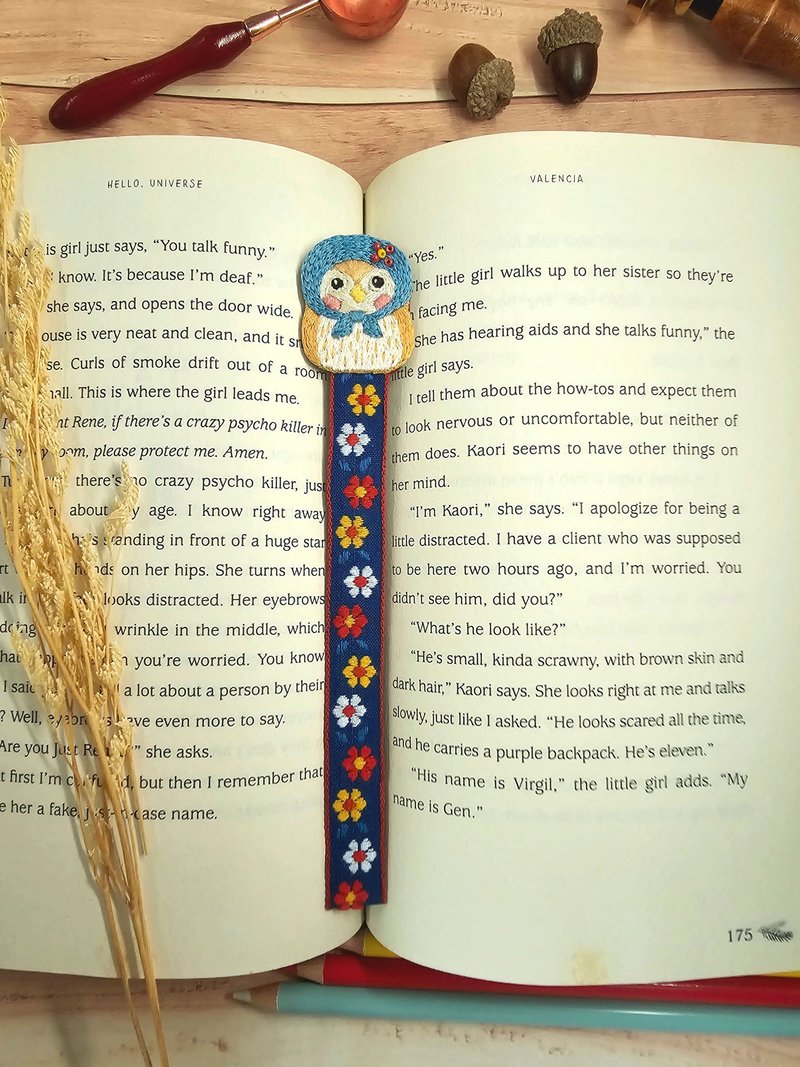貓頭鷹刺繡書籤-藍頭巾 - 書籤 - 繡線 藍色