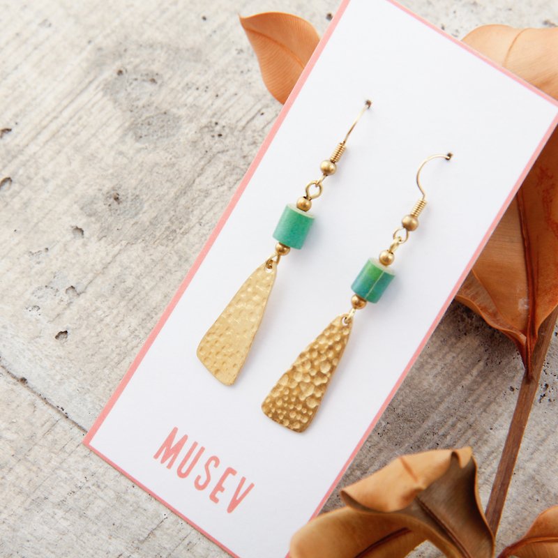 [Small paper hand made / paper art / jewelry] forged bronze green pattern hanging earrings - Earrings & Clip-ons - Paper Green