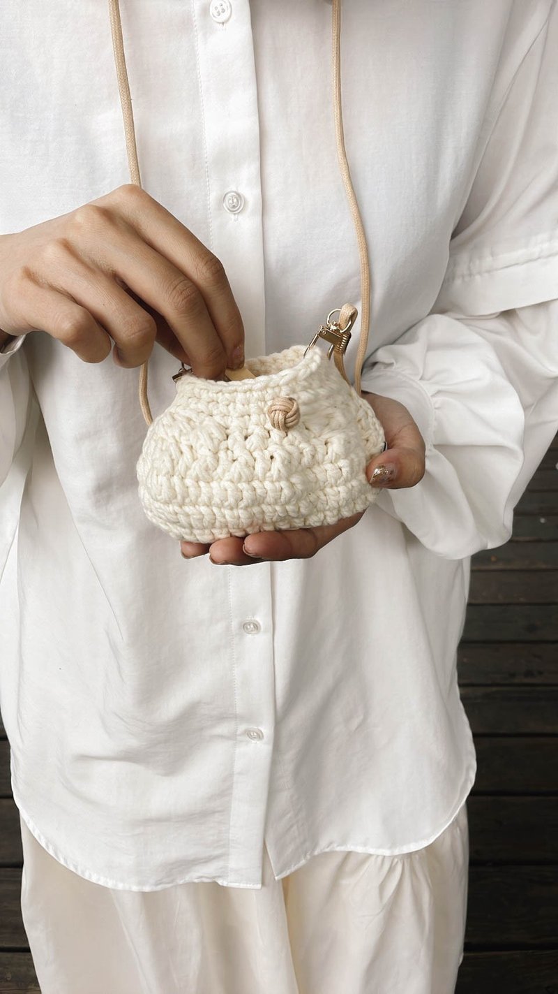 Japanese small waste bag - a white cloud hand-woven woven bag - Messenger Bags & Sling Bags - Wool White