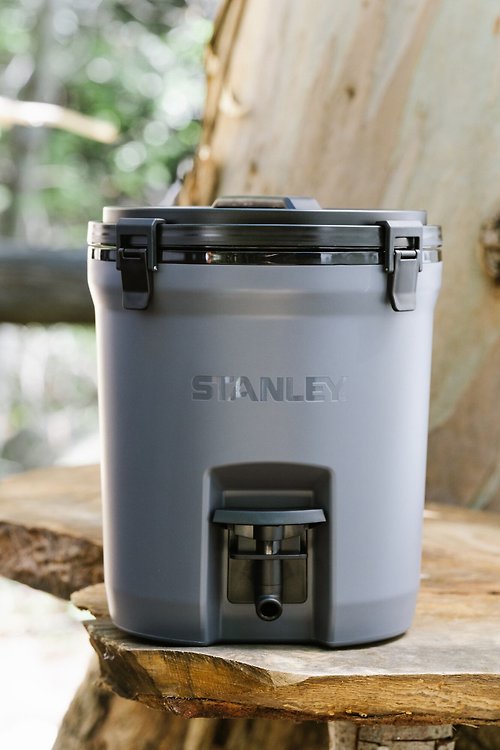 STANLEY 台灣總代理 STANLEY 冒險系列 Water Jug 保溫冷飲桶 7.5L /曜石灰
